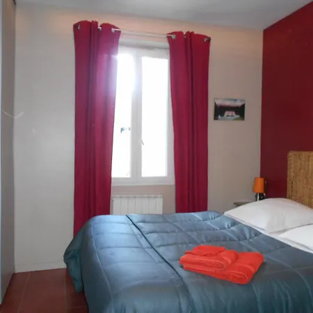 Le Chalet Bed & Breakfast *